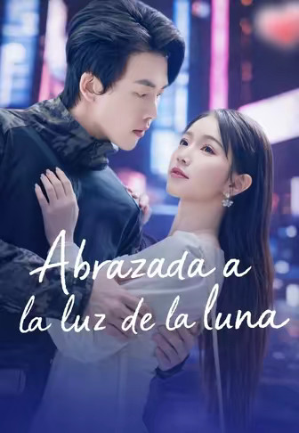 Abrazada a la luz de la luna
