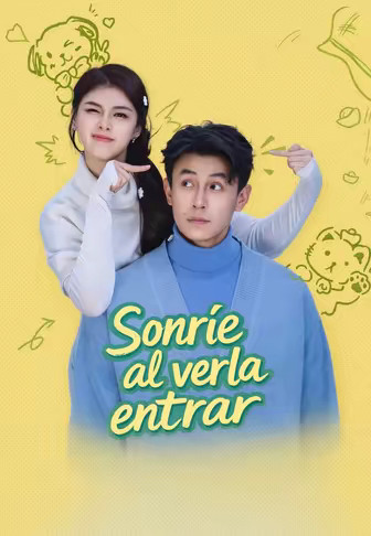 Sonríe al verla entrar